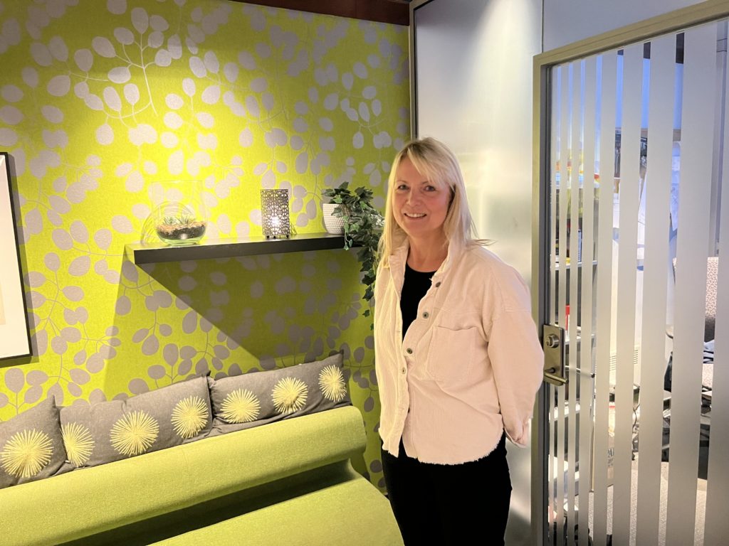 Ine Weum jobbar i Akan kompetansesenter