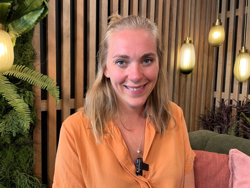 Bilde av Lene Drange, økonom og programleder i Luksusfellen.